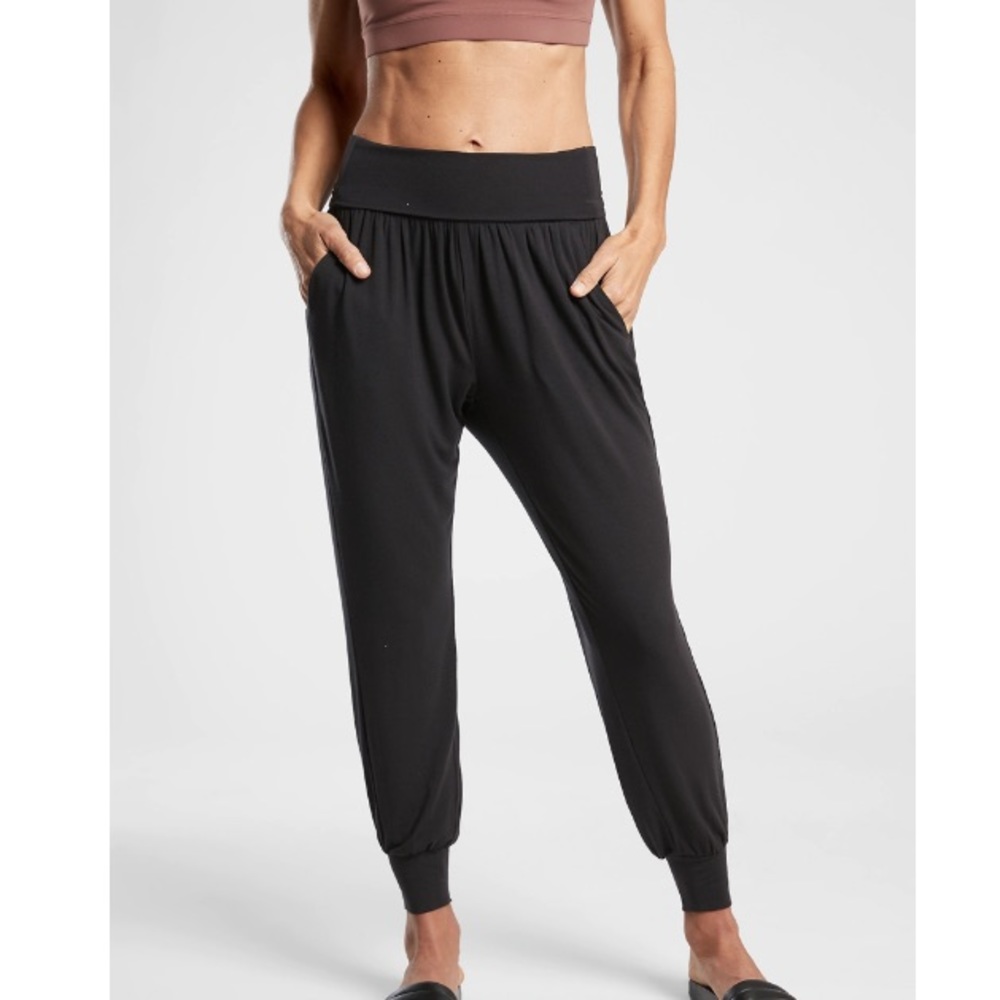 NWT Athleta Studio Jogger | Black